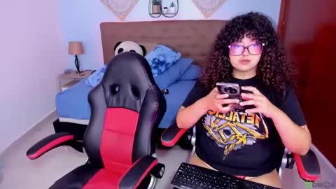 Julieth  online show from October 11, 12:15 am