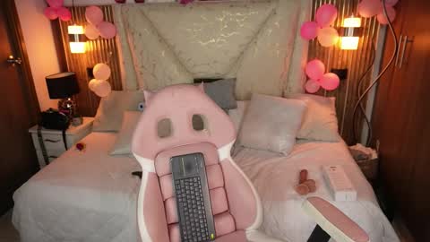 jullianapriv_ online show from January 6, 5:28 pm