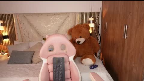 jullianapriv_ online show from February 11, 3:05 pm