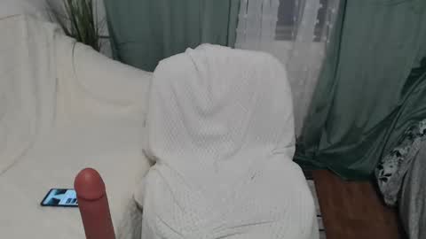 Julie online show from October 25, 5:35 pm