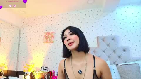 Julieta Reyes   online show from April 22, 12:01 pm