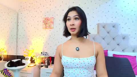 Julieta Reyes   online show from April 21, 11:50 am