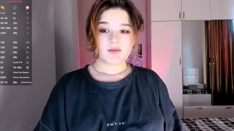 Snapshot of july_slowdive chatting on February 6, 11:31 am Julie online show from February 6, 11:31 am