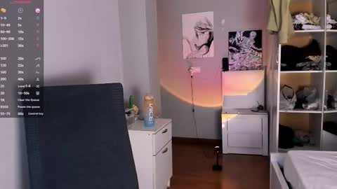 Snapshot of july_slowdive chatting on December 3, 12:13 pm Julie online show from December 3, 12:13 pm