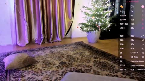 Snapshot of july_slowdive chatting on January 15, 11:10 am Julie online show from January 15, 11:10 am