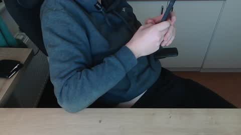 junk2711 online show from April 2, 8:05 pm