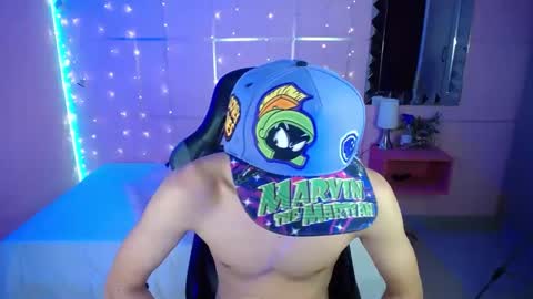 Snapshot of justin_grayy_ chatting on October 7, 9:00 pm Justin online show from October 7, 9:00 pm