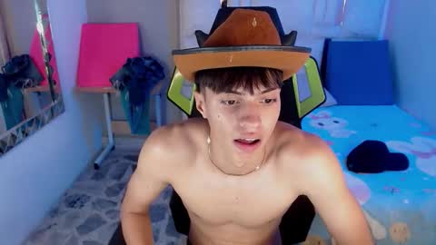 Snapshot of justin_grayy_ chatting on September 17, 9:40 pm Justin online show from September 17, 9:40 pm