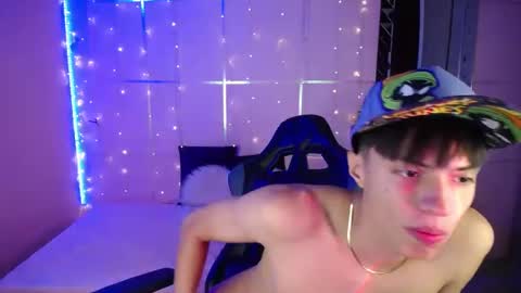 Snapshot of justin_grayy_ chatting on September 15, 9:05 pm Justin online show from September 15, 9:05 pm