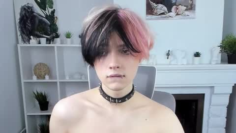 Snapshot of justin_twinkboy chatting on October 11, 12:43 pm JUSTIN online show from October 11, 12:43 pm