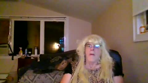 Snapshot of justinefox chatting on October 26, 12:00 am justinefox online show from October 26, 12:00 am