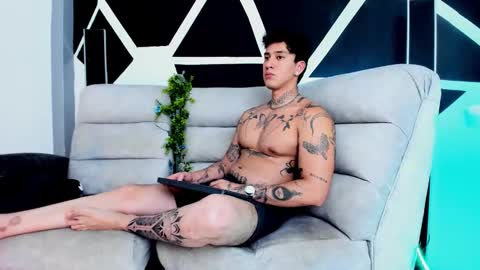 Snapshot of justinfuller_31 chatting on October 1, 11:25 pm justinfuller_31 online show from October 1, 11:25 pm