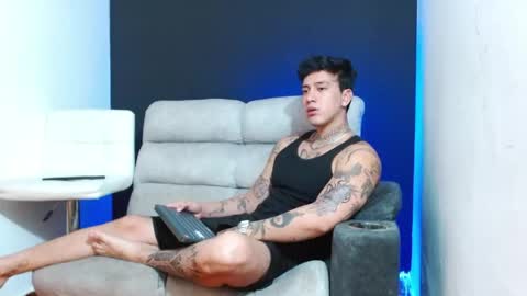 justinfuller_31 online show from April 16, 10:45 pm