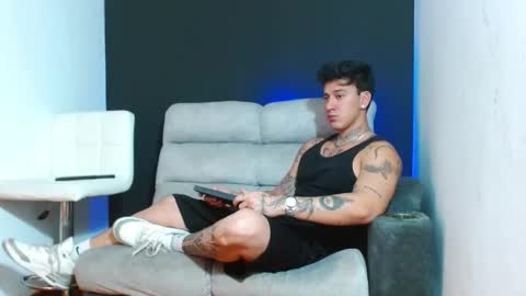 justinfuller_31 online show from February 28, 3:32 am