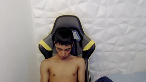 J U S T I N online show from February 26, 6:37 pm