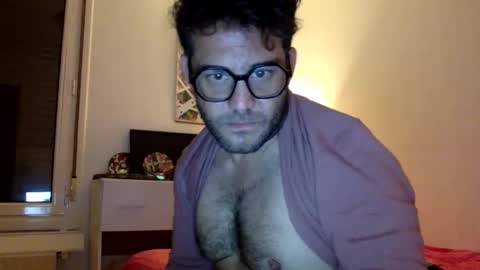 justme697977 online show from May 16, 12:40 am