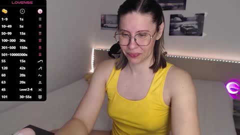 Julie online show from April 9, 4:49 am