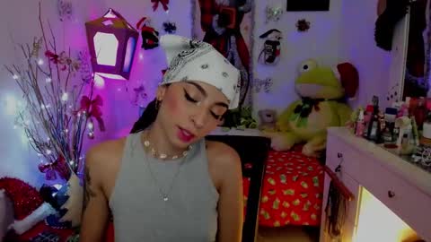 Mia online show from December 12, 6:36 am