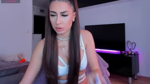 k_chic1 online show from March 5, 9:38 am