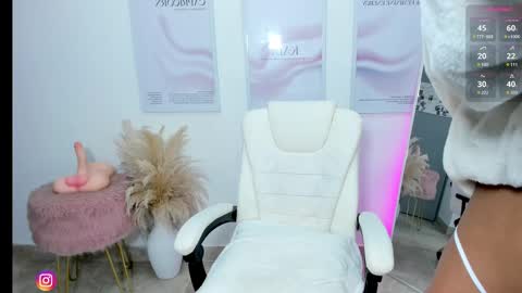 Snapshot of kaia_cam chatting on February 19, 11:17 am    online show from February 19, 11:17 am