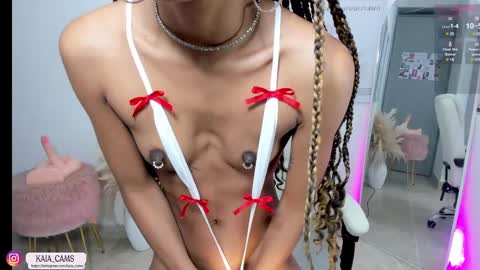 Snapshot of kaia_cam chatting on March 11, 11:44 am    online show from March 11, 11:44 am