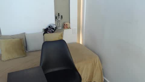 Karina online show from October 18, 2:43 pm