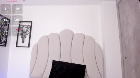 Snapshot of kaity_layne chatting on February 4, 11:27 pm Kaity Lane online show from February 4, 11:27 pm