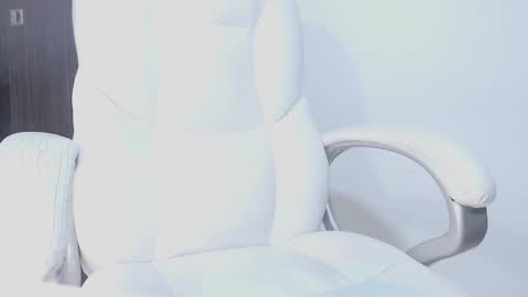 Snapshot of kally_higgins chatting on October 19, 12:37 am Hannah online show from October 19, 12:37 am