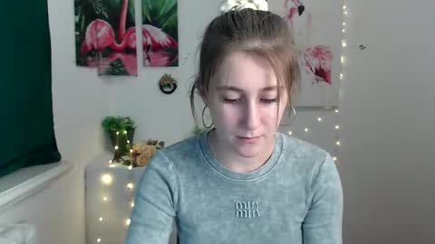 Snapshot of kamilla_love_ chatting on October 13, 1:35 pm kamilla_love_ online show from October 13, 1:35 pm