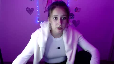 Snapshot of kamilla_love_ chatting on September 23, 4:01 pm kamilla_love_ online show from September 23, 4:01 pm