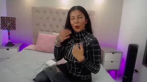 Snapshot of kamy_glam chatting on October 31, 8:42 pm KAMY online show from October 31, 8:42 pm