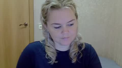 Snapshot of karennelsonx chatting on September 9, 1:33 pm karennelsonx online show from September 9, 1:33 pm