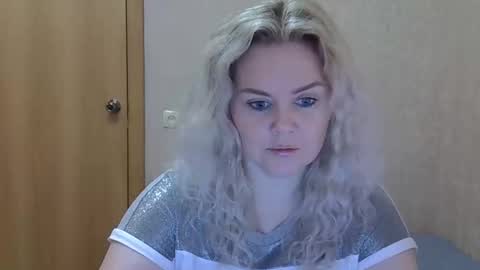 karennelsonx online show from January 12, 12:56 pm