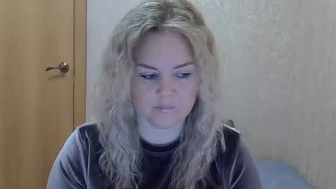 Snapshot of karennelsonx chatting on October 18, 4:00 pm karennelsonx online show from October 18, 4:00 pm
