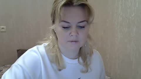 Snapshot of karennelsonx chatting on February 9, 5:22 pm karennelsonx online show from February 9, 5:22 pm