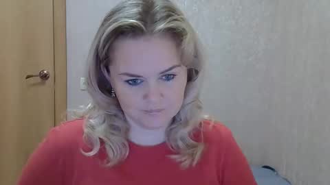 Snapshot of karennelsonx chatting on October 2, 11:31 am karennelsonx online show from October 2, 11:31 am