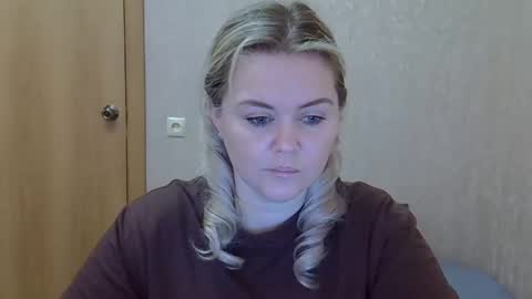 karennelsonx online show from March 28, 10:16 am