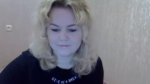 Snapshot of karennelsonx chatting on February 21, 2:06 pm karennelsonx online show from February 21, 2:06 pm
