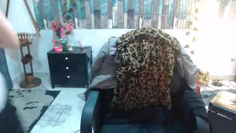 Snapshot of karima_sarabe chatting on October 6, 9:10 pm karima_sarabe online show from October 6, 9:10 pm