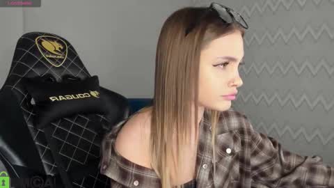karina_broks online show from November 11, 1:35 pm