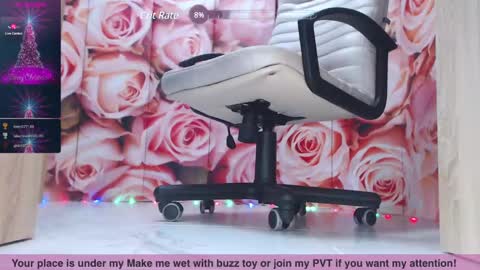 Snapshot of karina_mistress chatting on January 2, 7:18 pm Karina Mistress online show from January 2, 7:18 pm