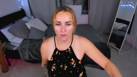Snapshot of karinella_x chatting on October 5, 9:22 pm Karina online show from October 5, 9:22 pm