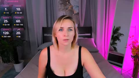 Snapshot of karinella_x chatting on December 8, 9:19 pm Karina online show from December 8, 9:19 pm