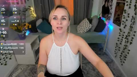 Snapshot of karinella_x chatting on March 10, 12:39 am Karina online show from March 10, 12:39 am
