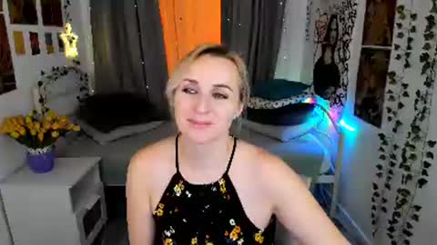 Snapshot of karinella_x chatting on March 2, 9:11 pm Karina online show from March 2, 9:11 pm