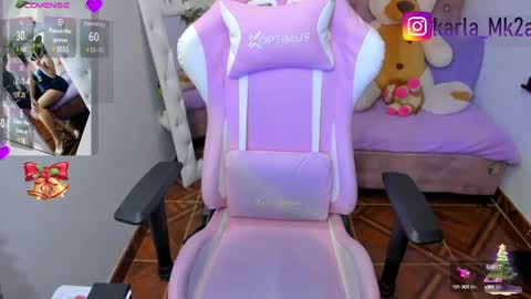 Snapshot of karla_cutee1 chatting on December 9, 11:13 pm karla online show from December 9, 11:13 pm