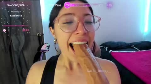 Snapshot of karla_honey_ chatting on December 24, 12:22 am Karla online show from December 24, 12:22 am