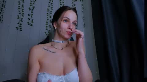 karla_lim online show from December 5, 10:29 pm