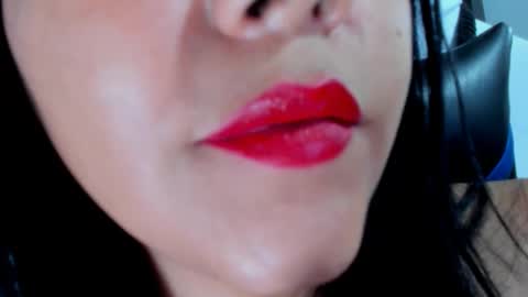 Snapshot of karly_shiine_ chatting on December 7, 4:15 am karly. online show from December 7, 4:15 am