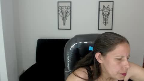 Snapshot of karlye_hot chatting on January 26, 5:02 am KARLYE online show from January 26, 5:02 am
